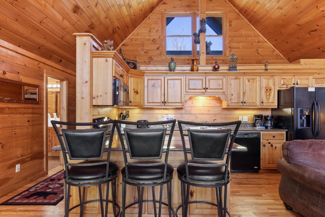 Above The Clouds, 4 Bedrooms, Pool Access, Private, Gaming, Sleeps 16 Gatlinburg Exterior photo
